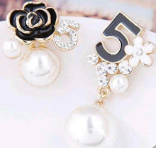 Load image into Gallery viewer, No. 5 Opposite Attract Glam Pearl Earrings